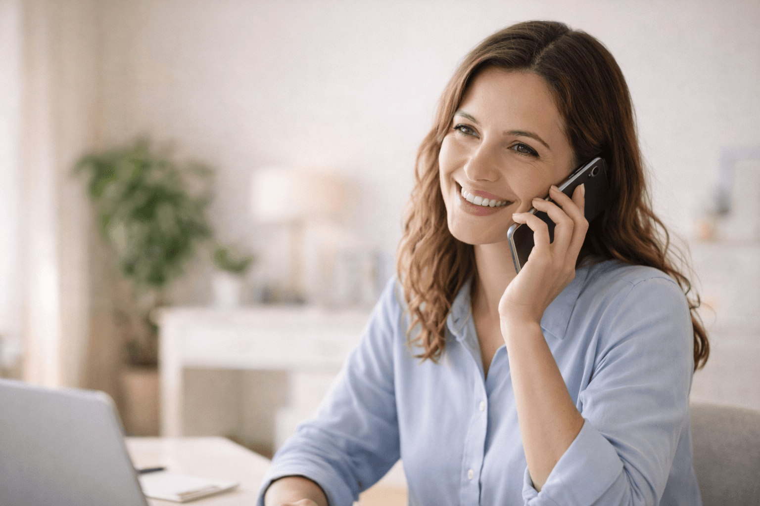 Conseillère AB Advice prête à vous accompagner pour votre projet climatisation